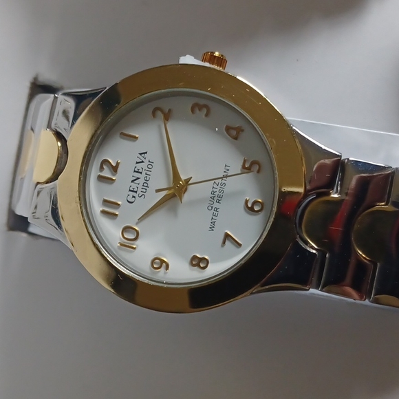 Brand new 2 watch comes with box special ✨️ - Picture 3 of 9